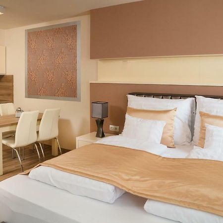 Foter Rezidencia 2 Aparthotel Gyor Exterior photo